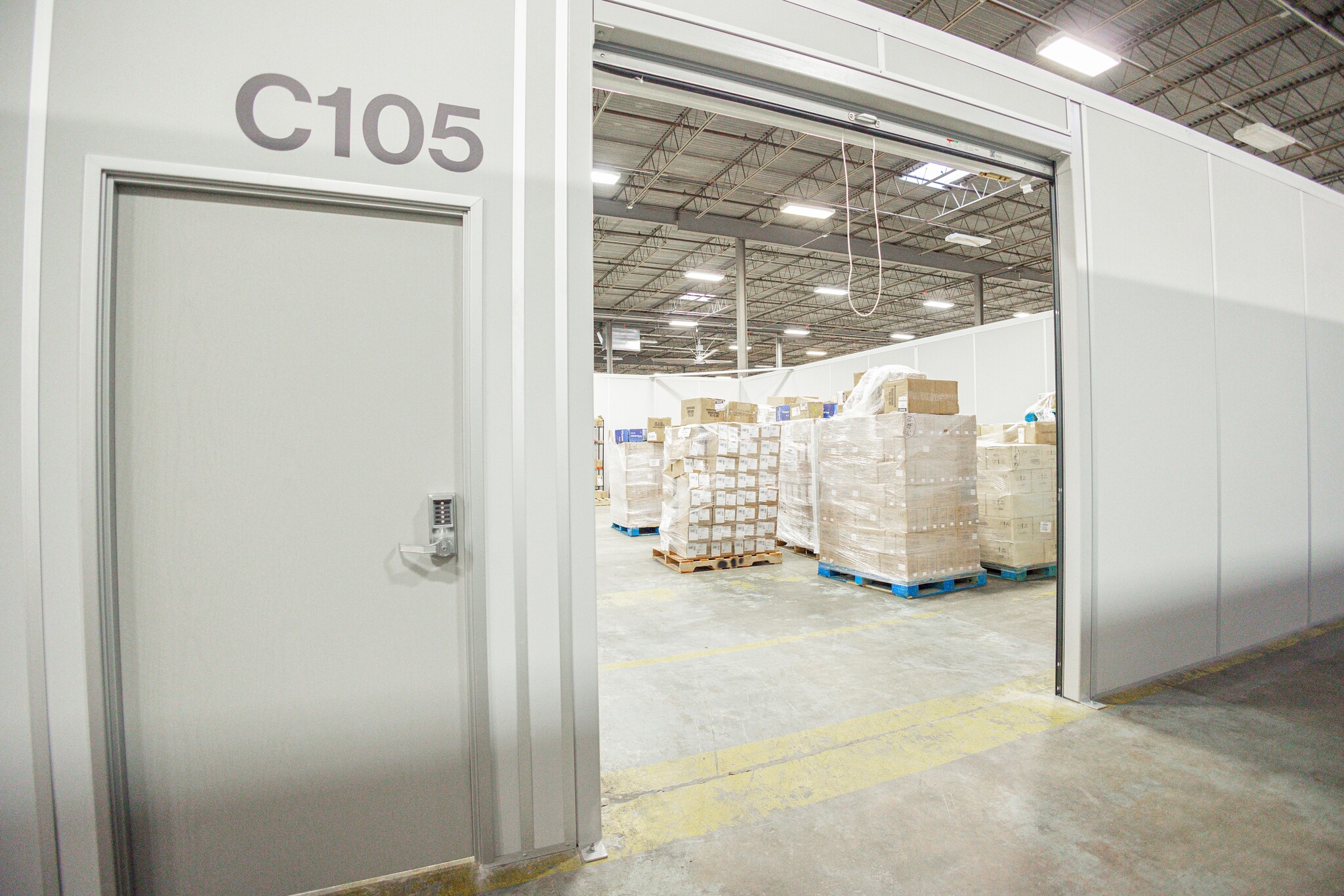 4900 Calvert St, Dallas, TX for lease Interior Photo- Image 1 of 8