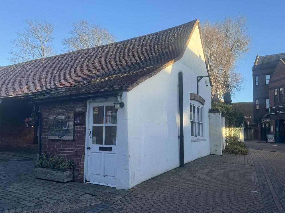 4 Central Walk, Wokingham for sale Building Photo- Image 1 of 3