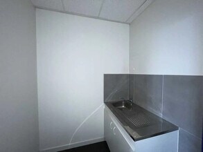 5 Rue Gorge De Loup, Lyon for lease Interior Photo- Image 2 of 15