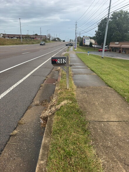 2882 Boones Creek Rd, Johnson City, TN for lease - Building Photo - Image 2 of 4