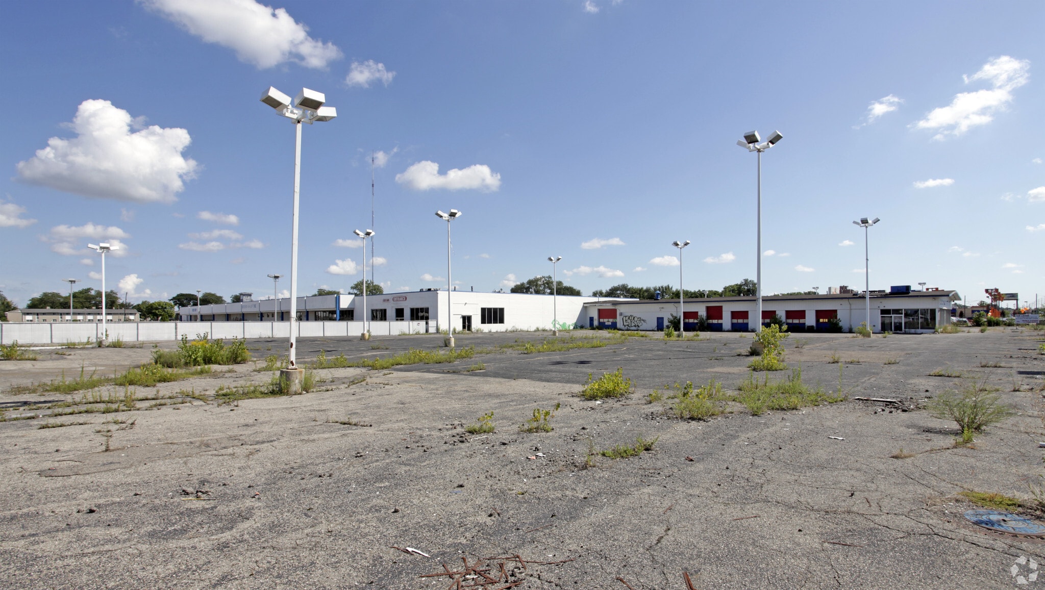 10550 W 8 Mile Rd, Ferndale, MI for sale Primary Photo- Image 1 of 8
