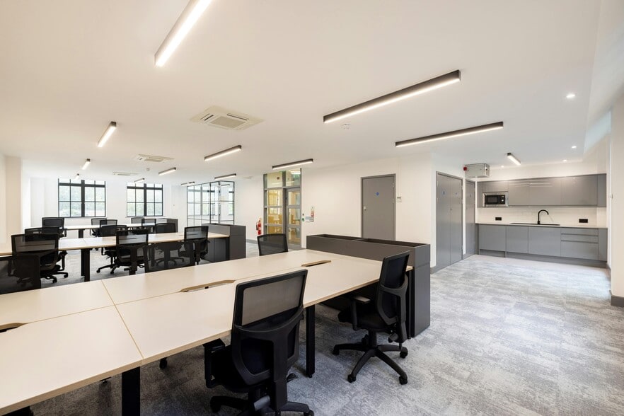 25 West Tenter St, London for lease - Building Photo - Image 2 of 20