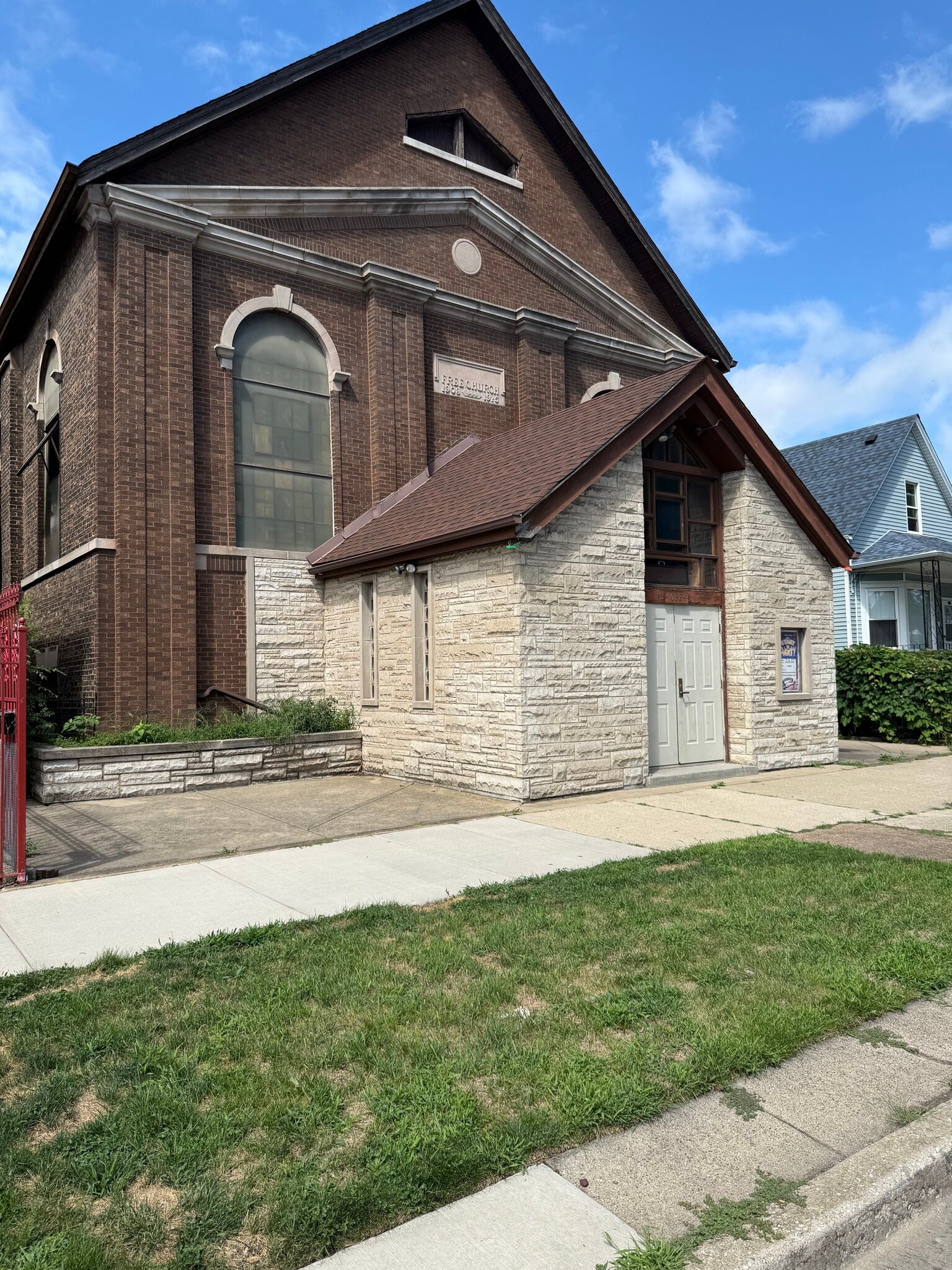 10324 S Avenue J, Chicago, IL for sale Primary Photo- Image 1 of 12