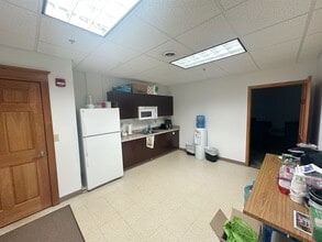3011-3019 Village Office Pl, Champaign, IL for lease Interior Photo- Image 2 of 7