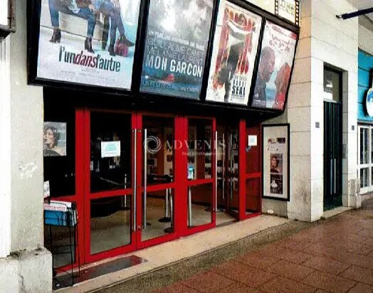 Retail in Royan for sale Building Photo- Image 1 of 7