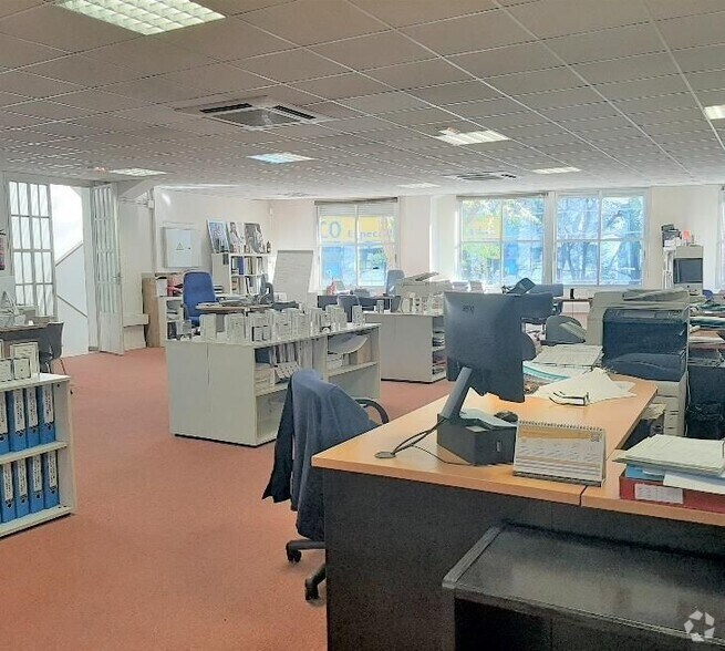 Office in Madrid, Madrid for sale - Building Photo - Image 2 of 12