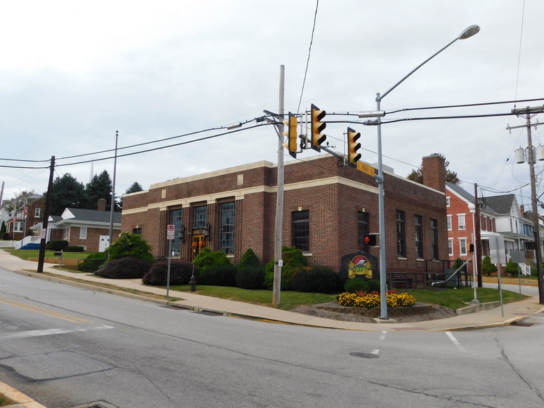 5 W High St, Red Lion, PA for sale - Building Photo - Image 1 of 1