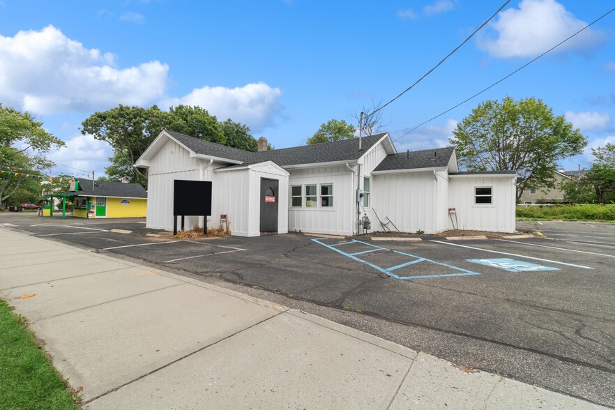 469 Main St, West Sayville, NY for sale - Building Photo - Image 1 of 12