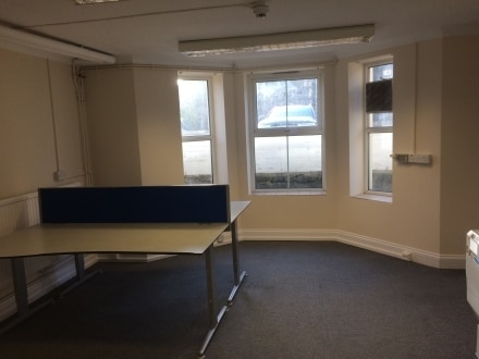 19-20 Gold Tops, Newport for lease Interior Photo- Image 1 of 2