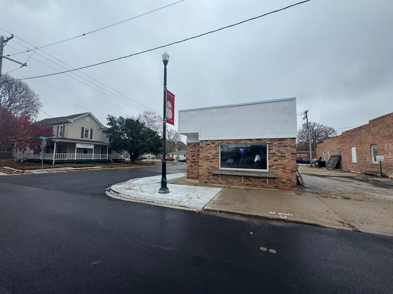 126 Walnut St, Washington, IL for sale - Building Photo - Image 3 of 19