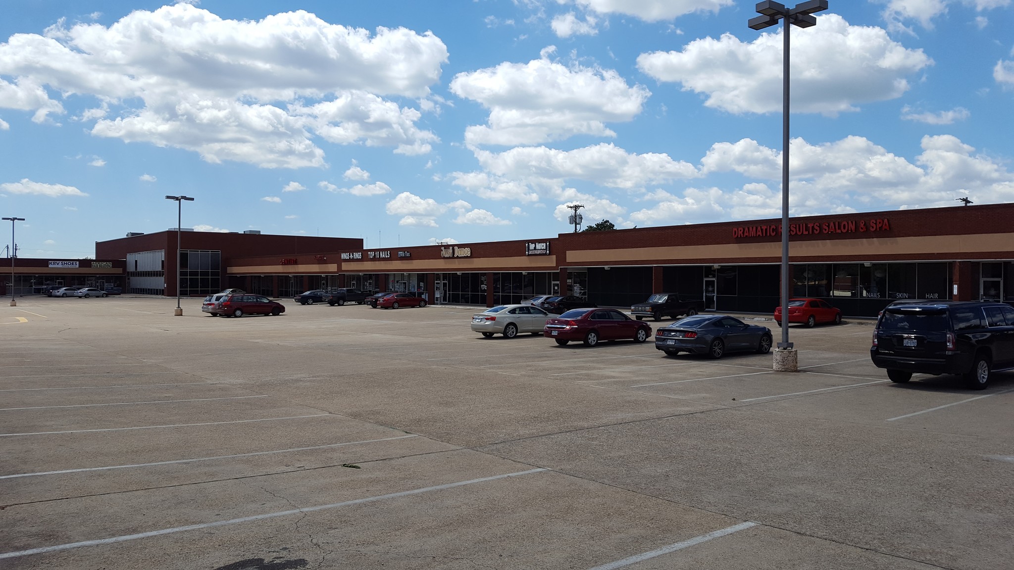 111 S Cedar Ridge Dr, Duncanville, TX for lease Primary Photo- Image 1 of 9