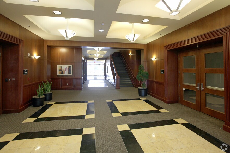 1925 NE Stucki Ave, Beaverton, OR for sale - Lobby - Image 1 of 1
