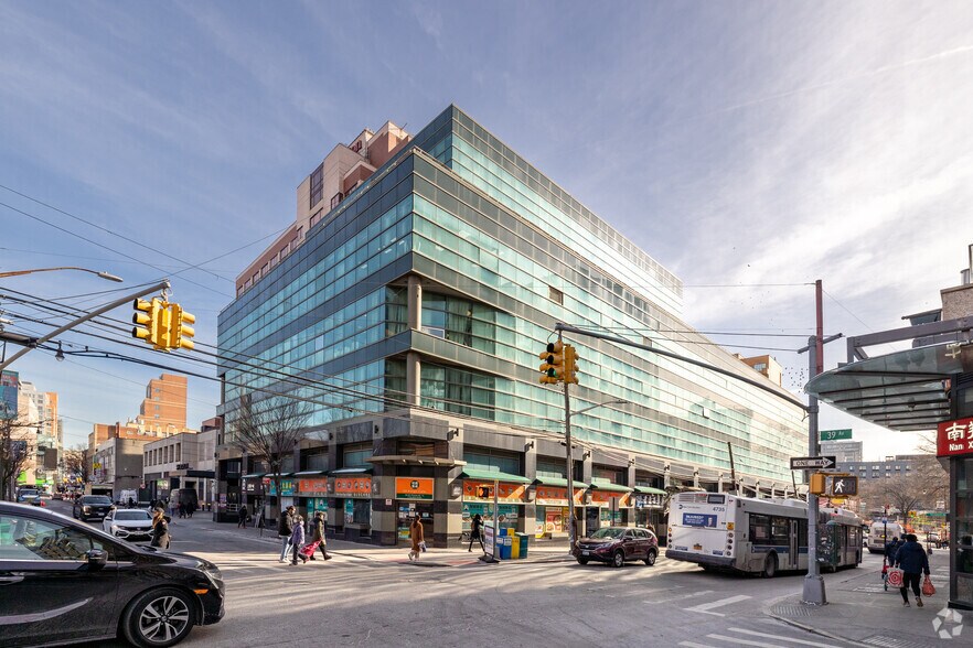 39-07 Prince St, Flushing, NY for sale - Building Photo - Image 1 of 1