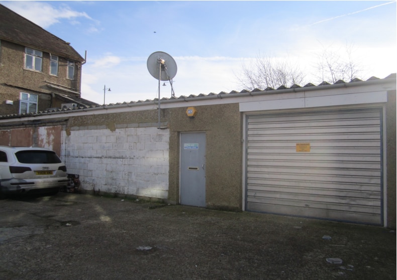 136 High St, Twickenham for sale Primary Photo- Image 1 of 1