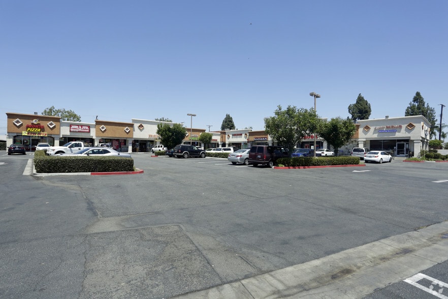 9531-9551 Telegraph Rd, Pico Rivera, CA for lease - Building Photo - Image 1 of 3