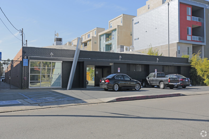 4221 Redwood Ave, Los Angeles, CA for lease - Building Photo - Image 2 of 10