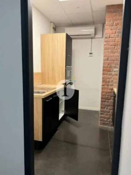 Office in Roubaix for lease - Building Photo - Image 3 of 18