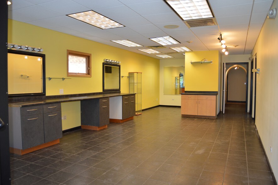 915-917 E Oakton St, Des Plaines, IL for sale - Building Photo - Image 1 of 1