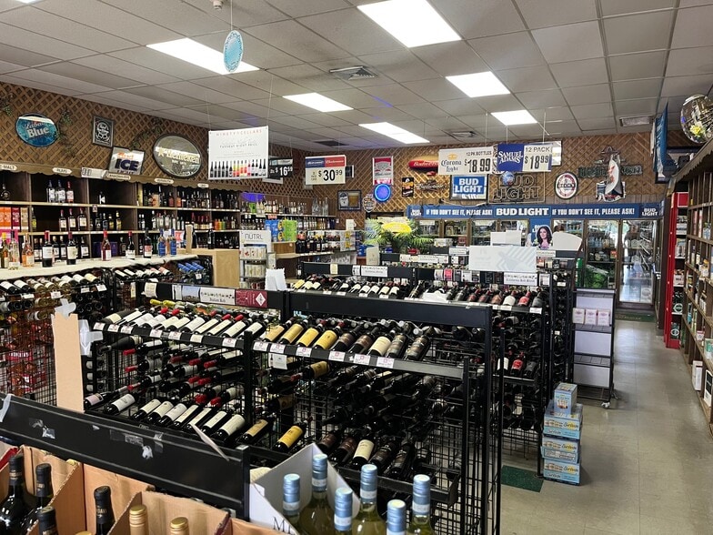 900-910 White Plains Rd, Trumbull, CT for lease - Building Photo - Image 3 of 15