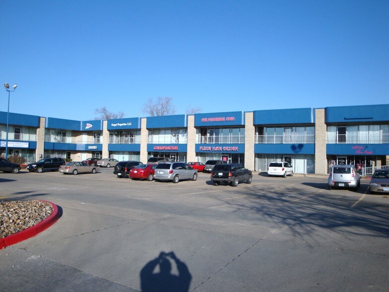 4214 Fleur Dr, Des Moines, IA 50321