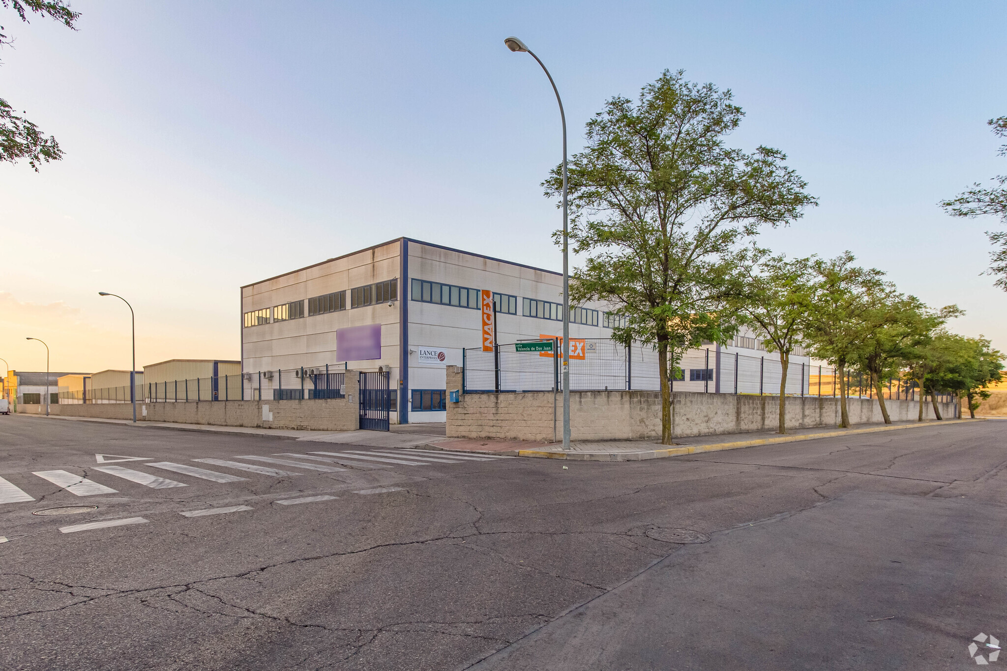 Calle Valencia De Don Juan, 25, Fuenlabrada, Madrid for lease Building Photo- Image 1 of 5