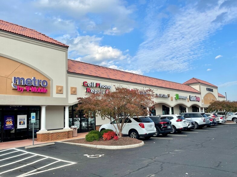 869-879 Lynnhaven Pky, Virginia Beach, VA for lease - Building Photo - Image 2 of 7