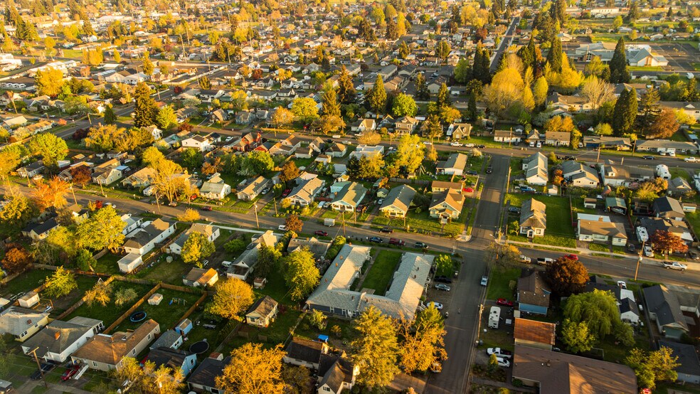 591 W Sherman St, Lebanon, OR for sale - Building Photo - Image 3 of 32