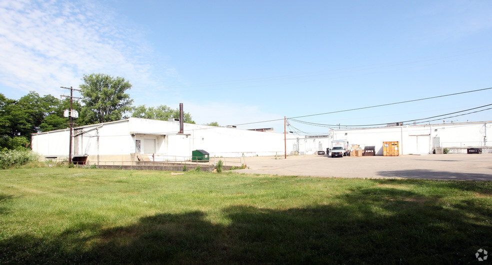 201-213 Lancaster Pike, Circleville, OH for lease - Building Photo - Image 2 of 3