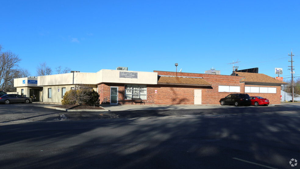 8423-8449 Beechmont Ave, Cincinnati, OH for lease - Primary Photo - Image 1 of 8