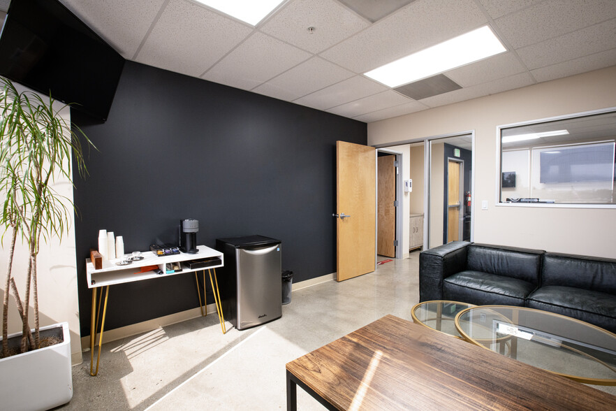 3355 E Spring St, Long Beach, CA for lease - Interior Photo - Image 3 of 21