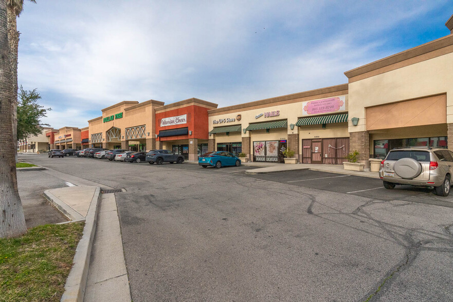 Castaic Village Center portfolio of 2 properties for sale on LoopNet.com - Building Photo - Image 3 of 4