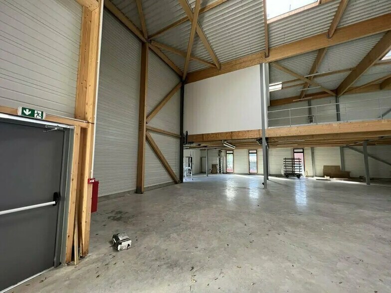 Flex in Bailly-Romainvilliers for lease - Interior Photo - Image 2 of 6