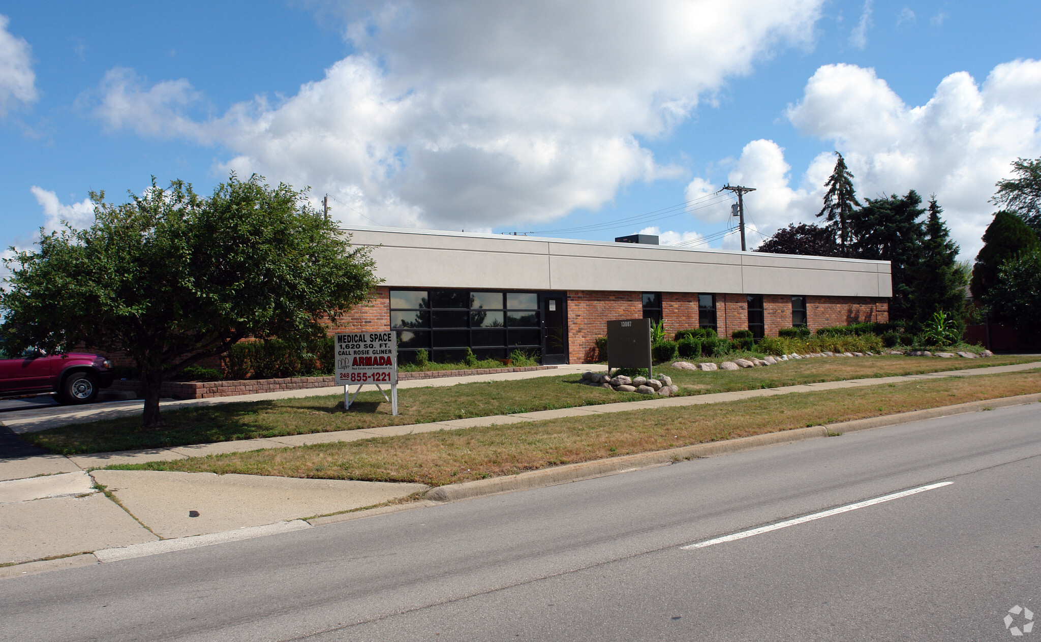 13087 E 11 Mile Rd, Warren, MI for sale Primary Photo- Image 1 of 1