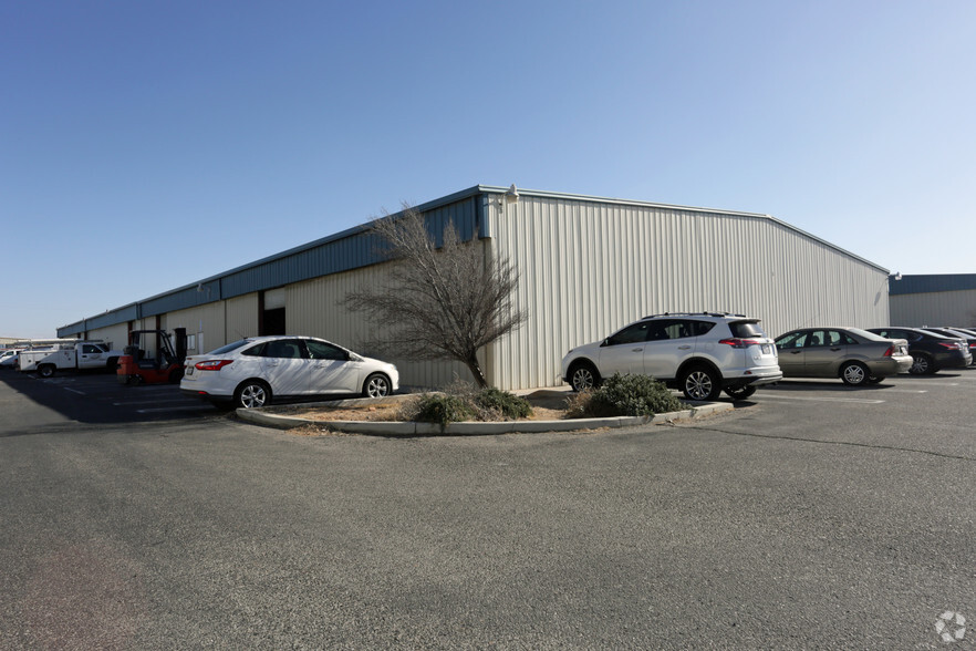 17205 Eucalyptus St, Hesperia, CA for lease - Building Photo - Image 2 of 5