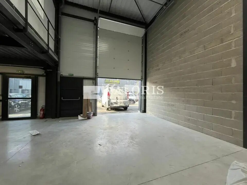 662 Rue Des Jonchères, Genay for lease Interior Photo- Image 1 of 4