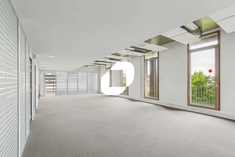 Office in Bordeaux for lease - Interior Photo - Image 2 of 12