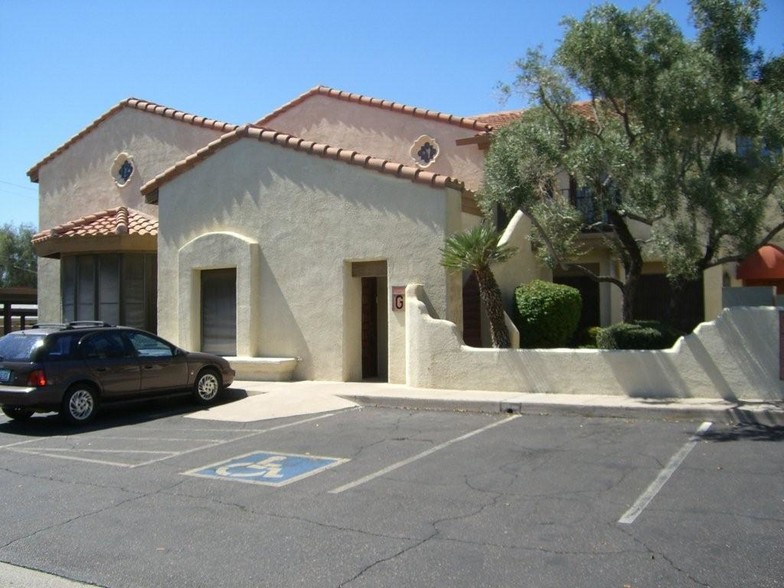 4202 N 32nd St, Phoenix, AZ for lease - Building Photo - Image 1 of 57