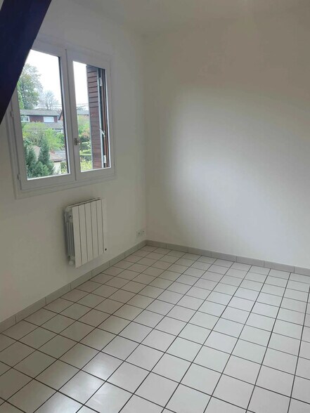 55 Chemin Du Pré Blanc, Massieux for lease - Interior Photo - Image 3 of 7