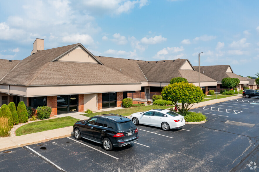 W177N9856-W178 N9912 Rivercrest Dr, Germantown, WI for lease - Building Photo - Image 3 of 5