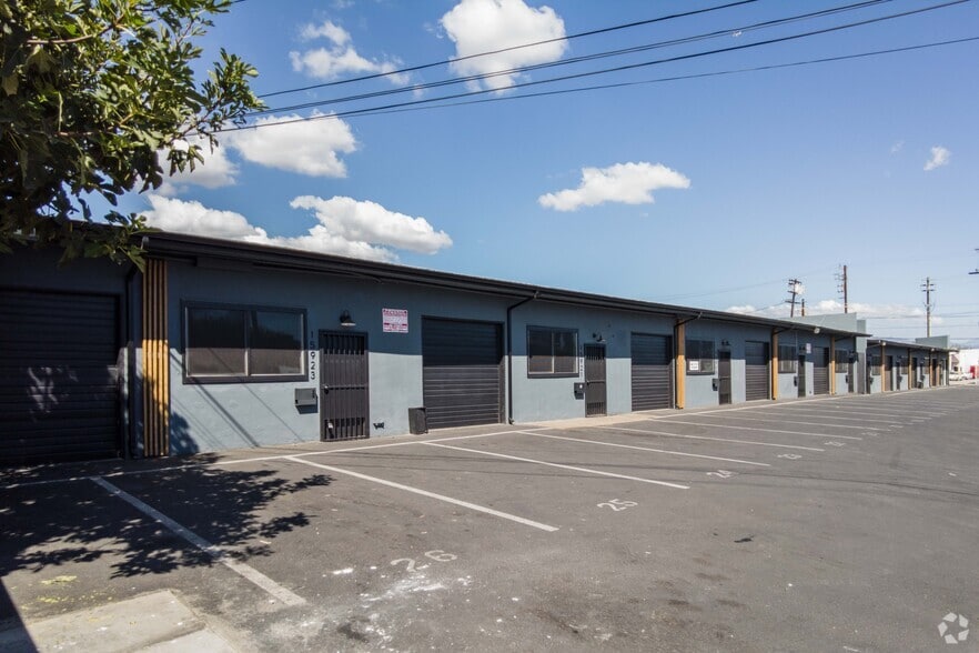 15922 Strathern St, Van Nuys, CA 91406