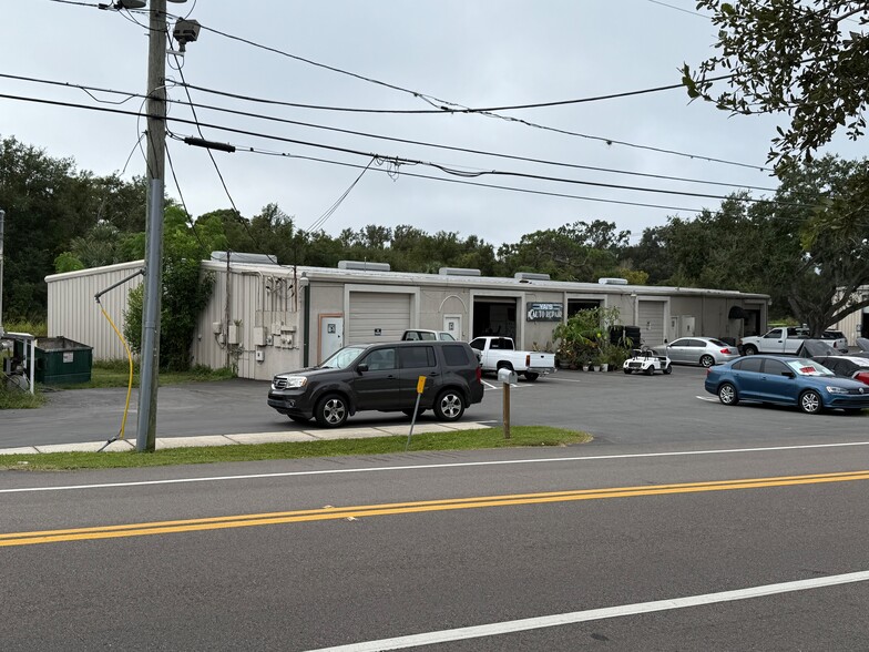 Small Bay Industrial - Safety Harbor portfolio of 3 properties for sale on LoopNet.com - Building Photo - Image 2 of 18