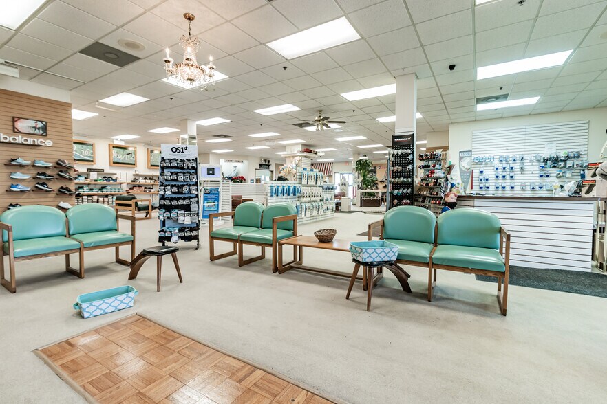 5115 Oak Grove Rd, Evansville, IN 47715 Riecken Building