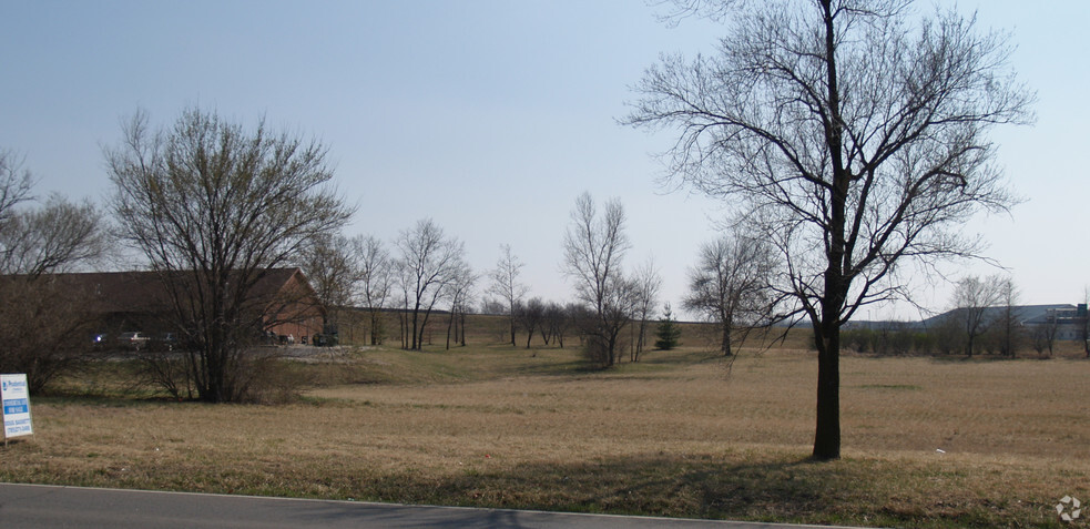 SW 37th St, Topeka, KS for sale - Building Photo - Image 2 of 2