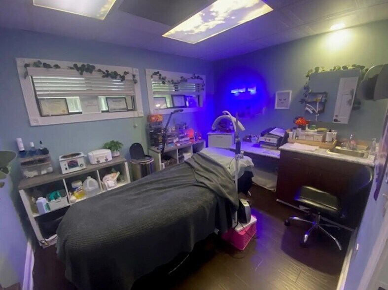 10621 N Oak Hills Pky, Baton Rouge, LA for sale - Interior Photo - Image 3 of 12