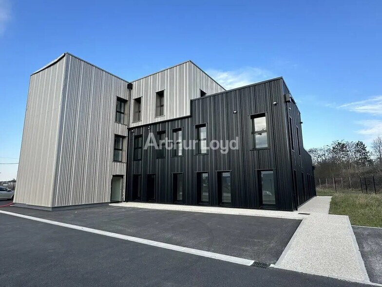 Office in Bétheny for lease - Building Photo - Image 2 of 9