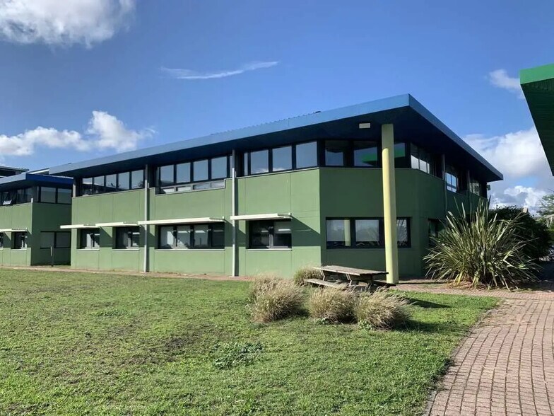 Office in Canéjan for lease - Building Photo - Image 2 of 10