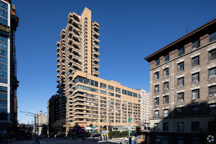 2565 Broadway, New York, NY for lease - Building Photo - Image 1 of 13