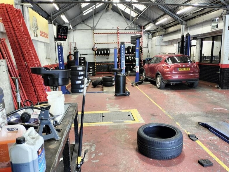 67 Boundary Rd, Woking for lease - Building Photo - Image 3 of 5