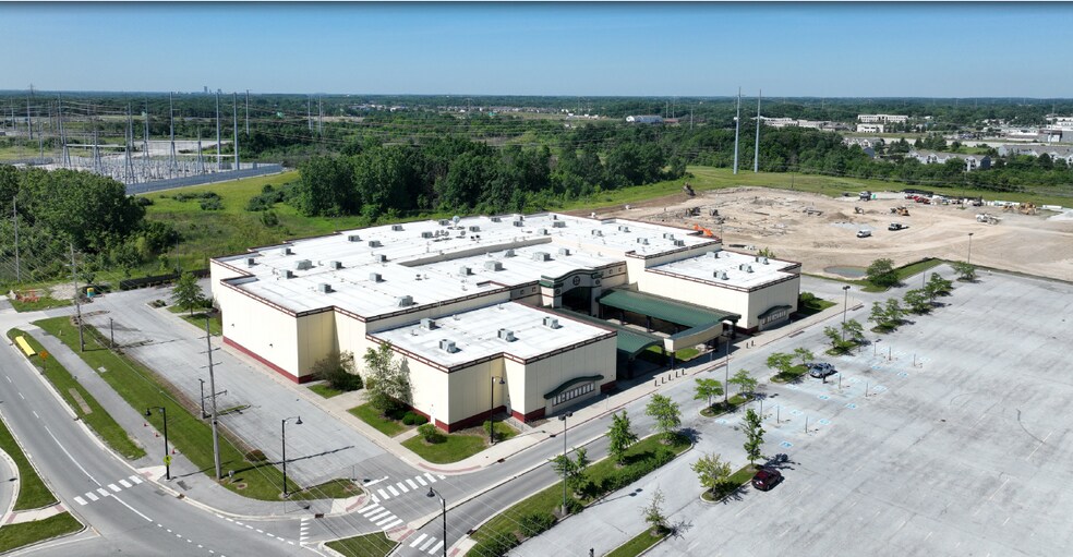 3930 E DuPont Rd, Fort Wayne, IN for lease - Primary Photo - Image 1 of 1