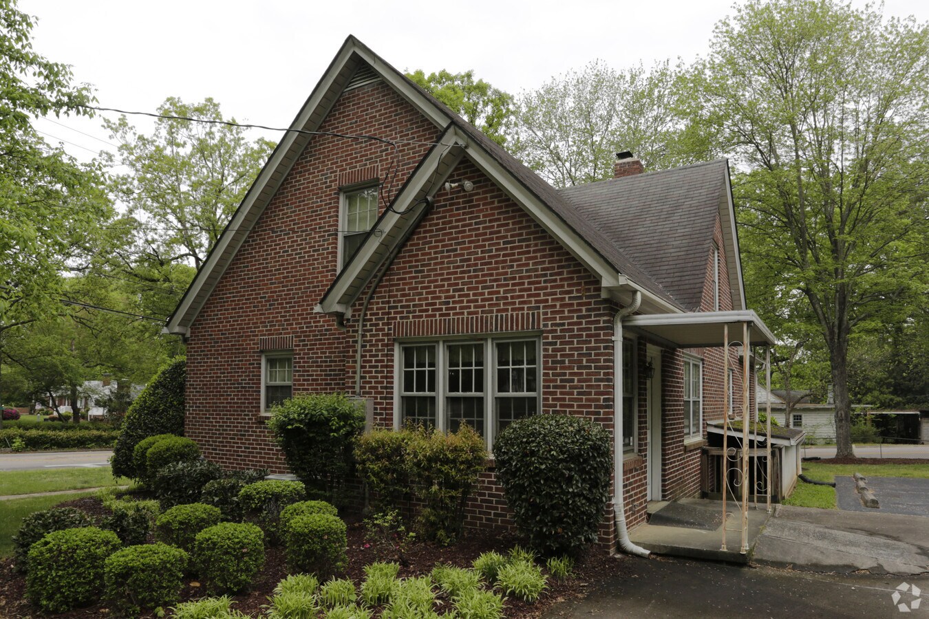 1004 Dabney Dr, Henderson, NC 27536